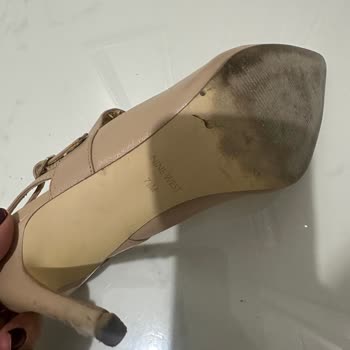 Nine West Ürün Deforme Olması Derinin Parçalanması