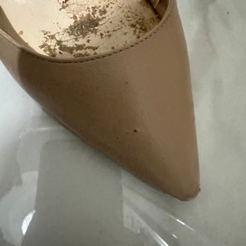 Nine West Ürün Deforme Olması Derinin Parçalanması