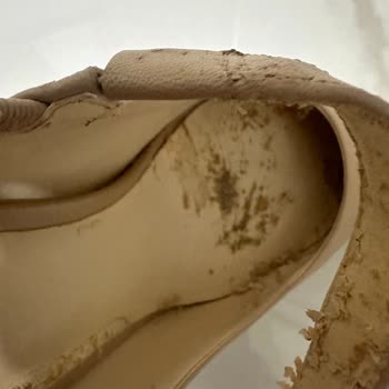 Nine West Ürün Deforme Olması Derinin Parçalanması