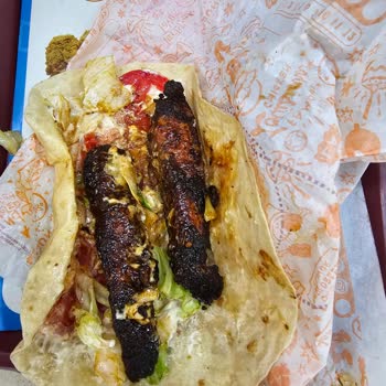 Popeyes's Akmerkez Kötü Ötesi Yemek Ve Servis!