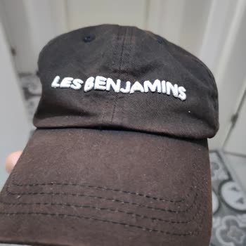 Les Benjamins- Şapkanın Çok Az Kullanımda Solması