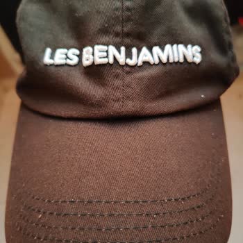 Les Benjamins- Şapkanın Çok Az Kullanımda Solması