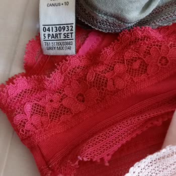 Marks And Spencer Marks& Spencer İç Çamaşırı Yırtık Ve Sökülmesi
