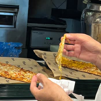 Pidem'in Tavuklu Menüde Plastik Şoku: Müşteri Güvenliği Tehlikede!