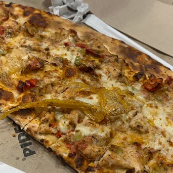 Pidem'in Tavuklu Menüde Plastik Şoku: Müşteri Güvenliği Tehlikede!