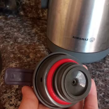Korkmaz Termosu Isıtmıyor, Kendiliğinden Su Dökülüyor
