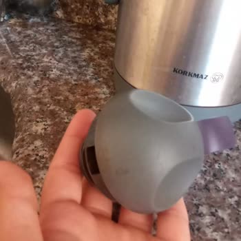 Korkmaz Termosu Isıtmıyor, Kendiliğinden Su Dökülüyor