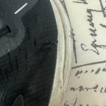 Salomon Ayakkabı Üç Ay Giymeden Yırtıldı