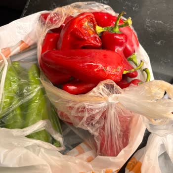 Migros Küflü Biber Getirip İadesi İçin Gelmiyor Bekletiyor