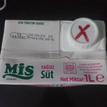 Şok Marketler Mis Marka Yağsız Süt İçinden Kimliği Belirsiz Sıvı Çıkmıştır
