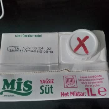 Şok Marketler Mis Marka Yağsız Süt İçinden Kimliği Belirsiz Sıvı Çıkmıştır