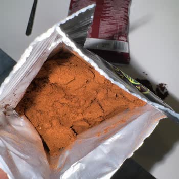 Kahve Dünyası 100 Gr Paketli Türk Kahvesinden Beyaz Kurtçuklar Çıktı