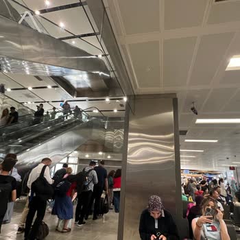 Pegasus Valiz Kırıyor, Sürekli Rötar Yapıyor