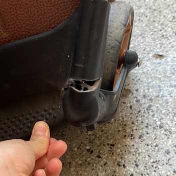 Trendyol 4baby Bebek Arabası Ön Tekerleklerin Üst Kısmı Kırıldı