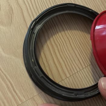 Dyson Süpürge Kırmızı Lastik Çıktı