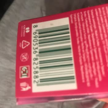 Molped Çamaşıra Daha Yapışmadan Ortada Toplanıp Çöp Olan Günlük Ped