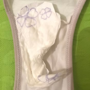 Molped Çamaşıra Daha Yapışmadan Ortada Toplanıp Çöp Olan Günlük Ped