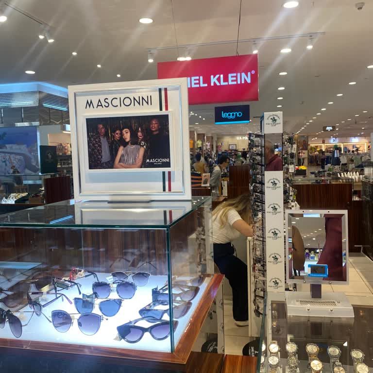 İzmir Özdilek Mağazasındaki İlgisizlik!