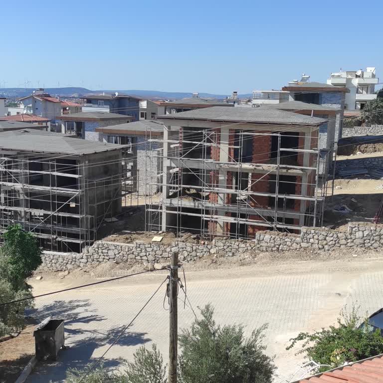 Seferihisar Belediyesi İnşaat Çalışanları Gürültüsü Ve Toz