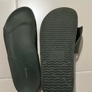 FLO Ayakkabı FLO Mağazasından Aldığım Terlik İlk Gün Yırtıldı