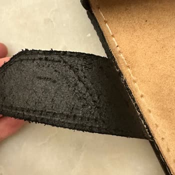 Deichmann' Dan Aldığım Terlikler Ayağımı Yara Yaptı Boya Döküyor