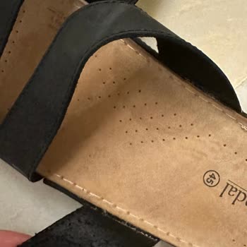 Deichmann' Dan Aldığım Terlikler Ayağımı Yara Yaptı Boya Döküyor