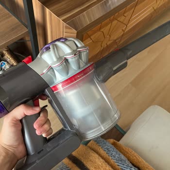 Dyson V8 Süpürge Kesik Kesik Çalışıyor Ayrıca Çekim Gücü Çok Zayıfladı