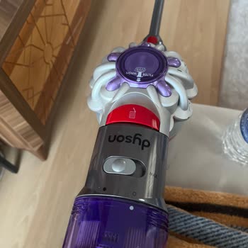 Dyson V8 Süpürge Kesik Kesik Çalışıyor Ayrıca Çekim Gücü Çok Zayıfladı