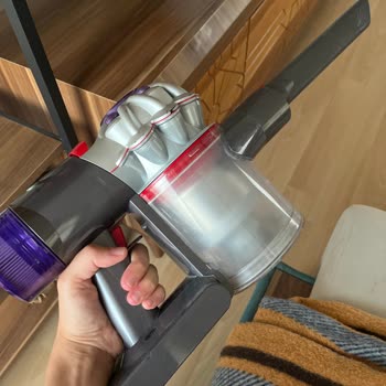Dyson V8 Süpürge Kesik Kesik Çalışıyor Ayrıca Çekim Gücü Çok Zayıfladı