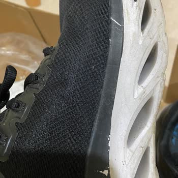 Skechers 2 Yıl Garantili Boyası Dökülen Ayakkabıyı Almıyor