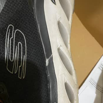 Skechers 2 Yıl Garantili Boyası Dökülen Ayakkabıyı Almıyor