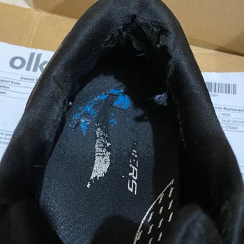 Skechers 2 Yıl Garantili Boyası Dökülen Ayakkabıyı Almıyor
