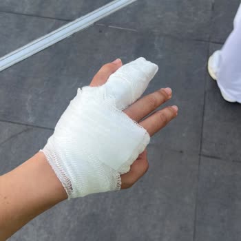 Çakmak Erdem Hastanesi'nde Yetersiz Sargı Uygulaması Ve İlgisizlik