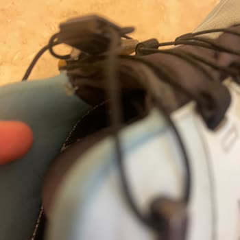 SuperStep Salomon Marka Ayakkabı 5 Ayda Yırtıldı.