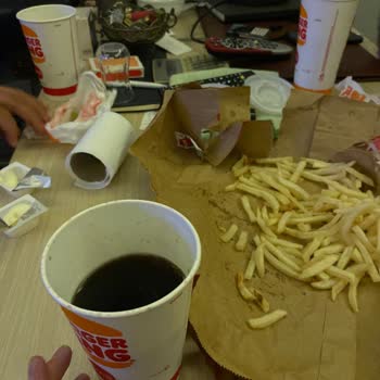 Burger King İlgisiz Eksik Yolluyorlar