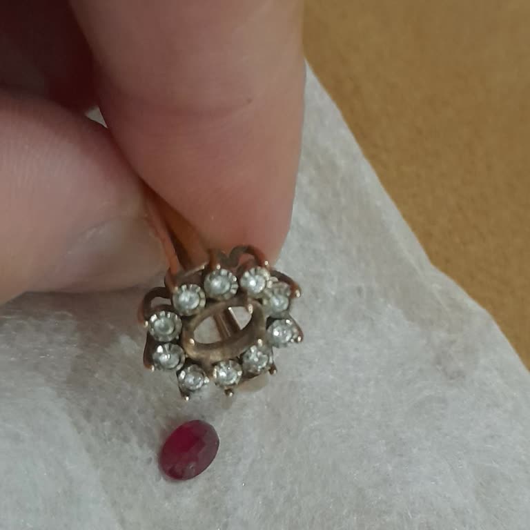 Sina Pırlanta Yakut Yüzüğün Yakutunun Sürekli Düşmesi!