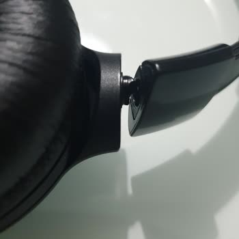 JBL 520 Bt Kulaklık Plastiği Kırıldı.