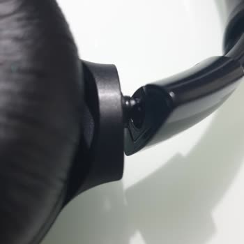 JBL 520 Bt Kulaklık Plastiği Kırıldı.