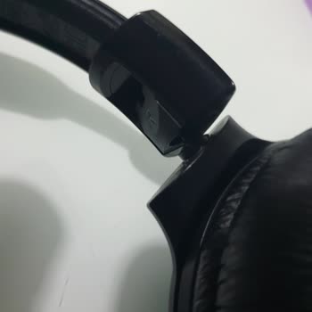 JBL 520 Bt Kulaklık Plastiği Kırıldı.