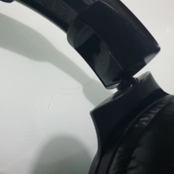JBL 520 Bt Kulaklık Plastiği Kırıldı.