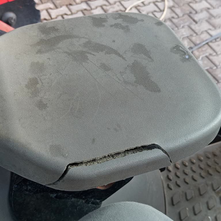 Same Deutz Fahr Türkiye Same 95 Explorer: Garanti Kapsamında Olmayan Plastik Koltuk Ve Mazot Filtresi Sorunları