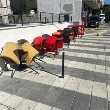 Bağcılar Belediyesi Çay Ocağı Kaldırımı İşgal Etti