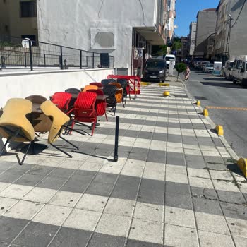 Bağcılar Belediyesi Çay Ocağı Kaldırımı İşgal Etti