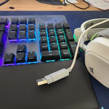 Corsair HS80 Ear Pads Fall Apart in 7 Months , Warranty Denied