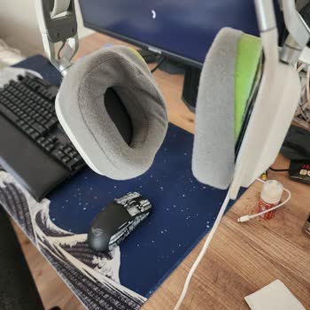 Corsair HS80 Ear Pads Fall Apart in 7 Months , Warranty Denied