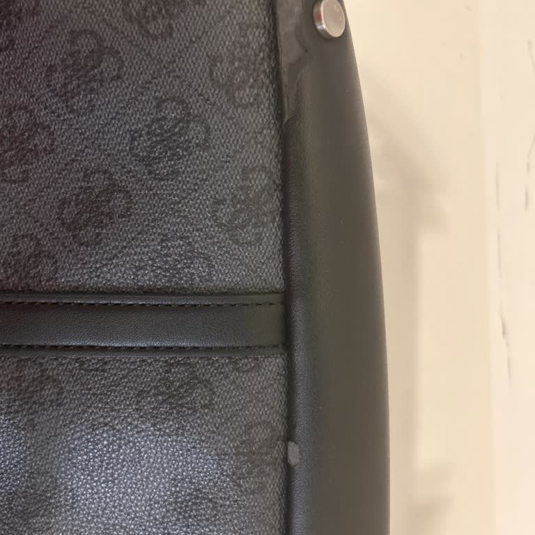 Guess Bayiden Satılan Ürüne Farklı Markadan Alınmış Muamelesi Yapılıyor