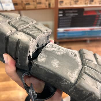 Skechers Sandalet Tabanının Ortadan İkiye Ayrılması