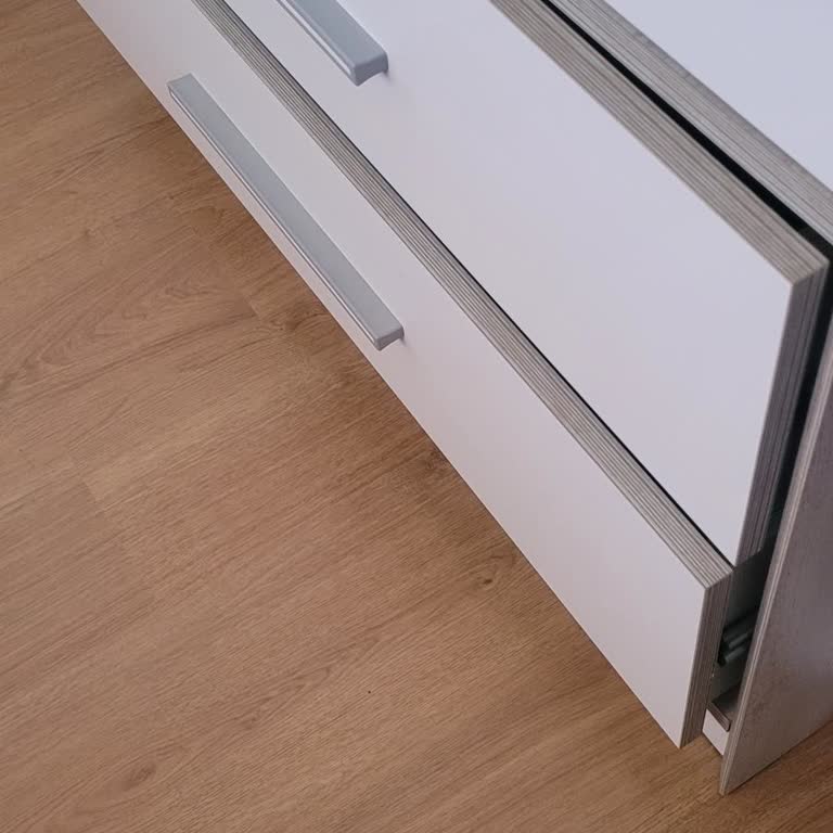 Nevada Avm Burhaniye 3 Kapılı Dolap