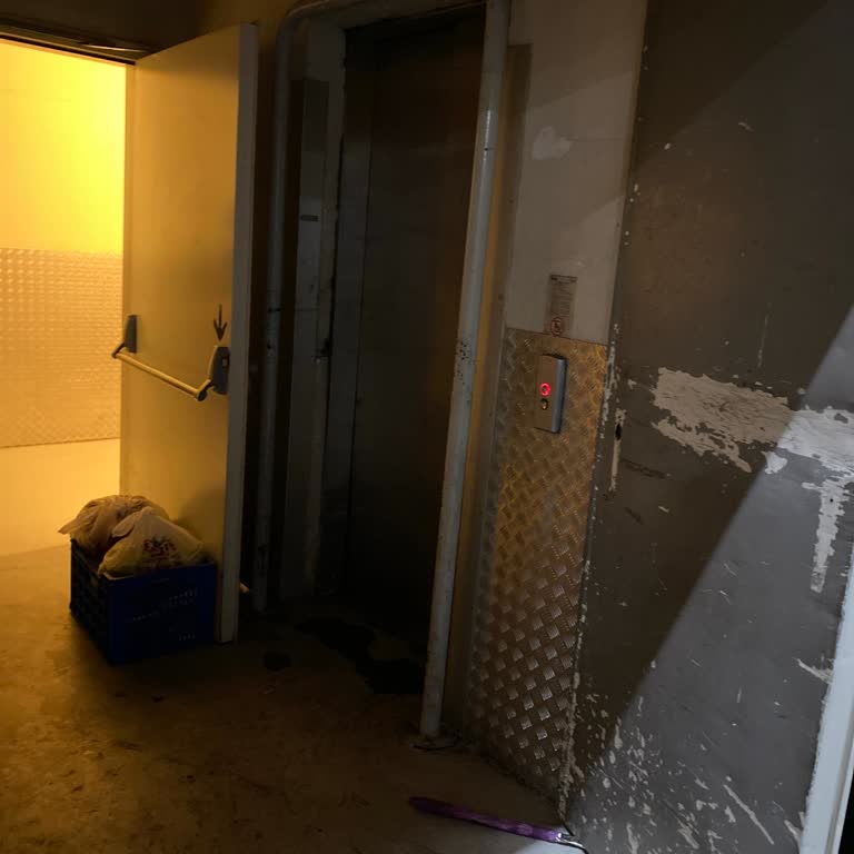 Akasya AVM Mal Kabul Operasyon Eksikliği, Asansör Eksikliği, Personel Davranışı