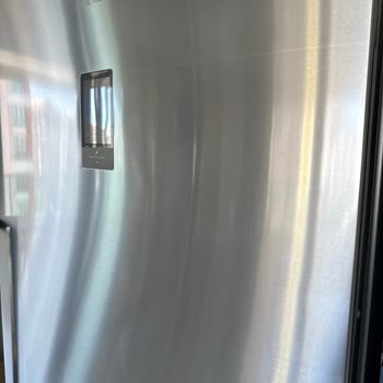 Siemens Buzdolabında Kalite Sorunu: Çizgiler Ve Logo Söküğü